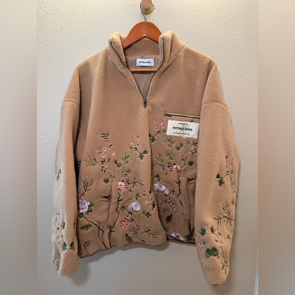Ryoko Rain Men’s Camel Floral Embroidered Half-Zip Fleece - Picture 7 of 16